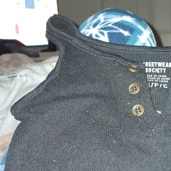 Shirt - Picture 3 of 10